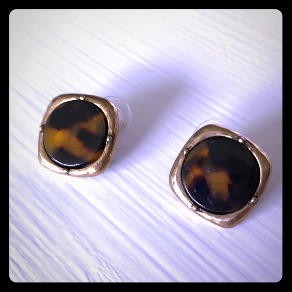 Jewelry - 3/$9 SALE! EUC Leopard & Gold Tone Stud Earrings!